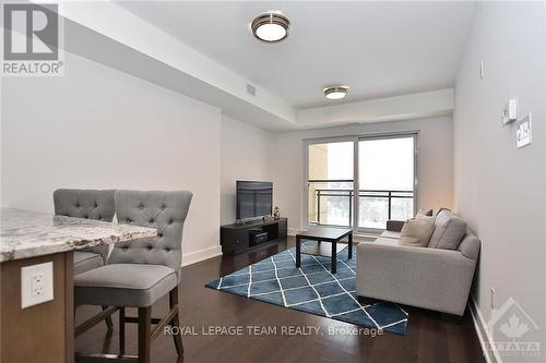 505 - 316 Bruyere Street, Ottawa, ON - Indoor Photo Showing Living Room