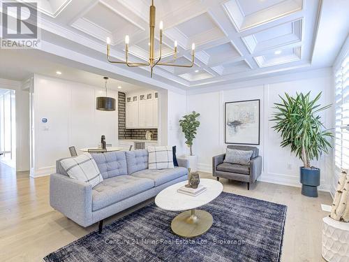 517 Kennedy Circle W, Milton (Cb Cobban), ON - Indoor Photo Showing Living Room