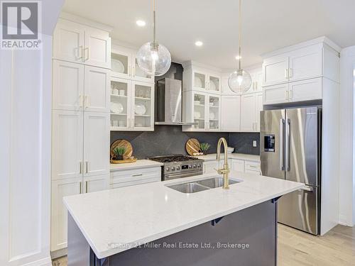 517 Kennedy Circle W, Milton (Cb Cobban), ON - Indoor Photo Showing Kitchen With Stainless Steel Kitchen With Double Sink With Upgraded Kitchen