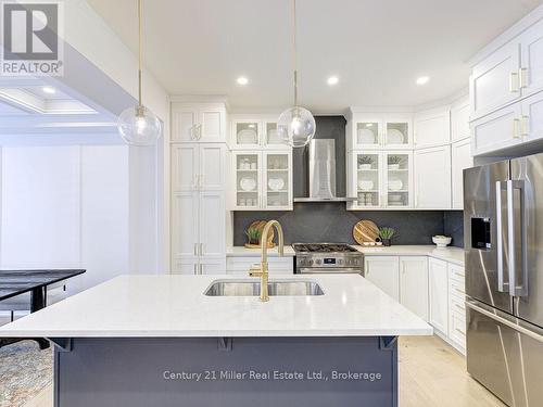 517 Kennedy Circle W, Milton (Cb Cobban), ON - Indoor Photo Showing Kitchen With Stainless Steel Kitchen With Double Sink With Upgraded Kitchen