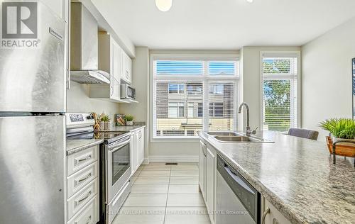 9 - 384 Arctic Red Drive, Oshawa (Windfields), ON - Indoor Photo Showing Kitchen With Stainless Steel Kitchen With Double Sink With Upgraded Kitchen