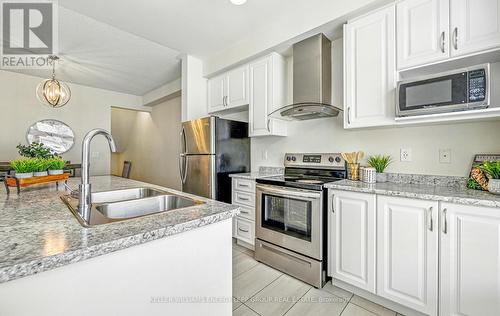 9 - 384 Arctic Red Drive, Oshawa (Windfields), ON - Indoor Photo Showing Kitchen With Stainless Steel Kitchen With Double Sink With Upgraded Kitchen