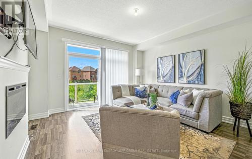 9 - 384 Arctic Red Drive, Oshawa (Windfields), ON - Indoor Photo Showing Living Room