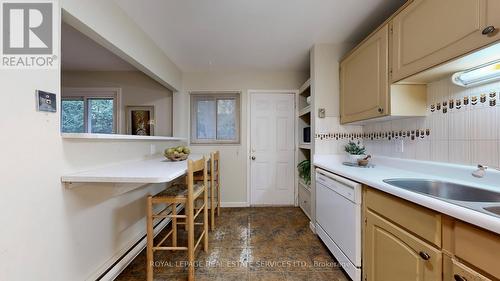 33 - 9 Plum Tree Way, Toronto, ON - Indoor Photo Showing Kitchen