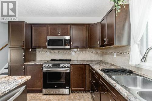 6 Duckworth Street, Essa, ON - Indoor Photo Showing Kitchen With Double Sink