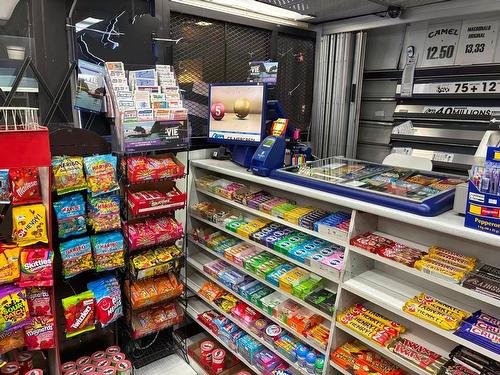 Commerce - 800 Rue De La Gauchetière O., Montréal (Ville-Marie), QC 