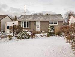 327 Ford Street N  Thunder Bay, ON P7C 4L6