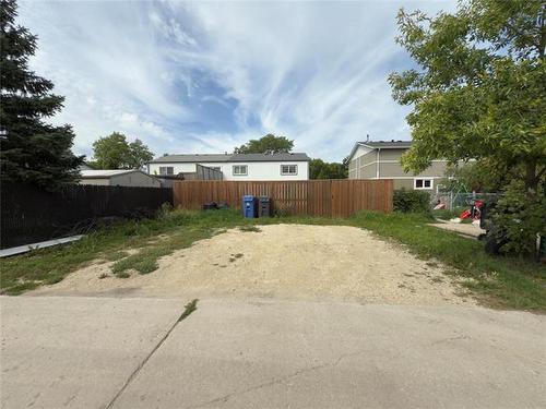 783 Louelda St, Winnipeg, MB 