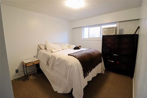 158/160 Vicars Road, Kamloops, BC - Indoor Photo Showing Bedroom