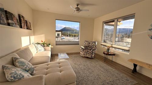 454 Forest Crowne Rise, Kimberley, BC - Indoor Photo Showing Living Room