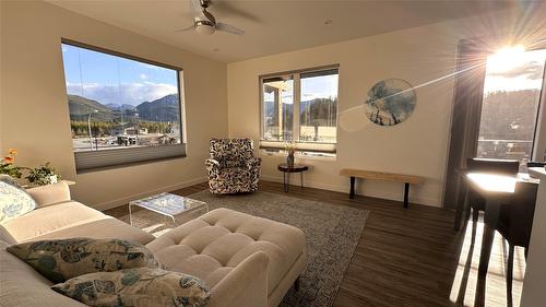 454 Forest Crowne Rise, Kimberley, BC - Indoor Photo Showing Living Room