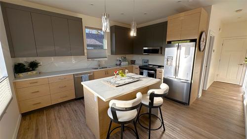 454 Forest Crowne Rise, Kimberley, BC - Indoor Photo Showing Kitchen With Double Sink