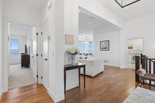 394 Prestwick Lane, Kelowna, BC - Indoor