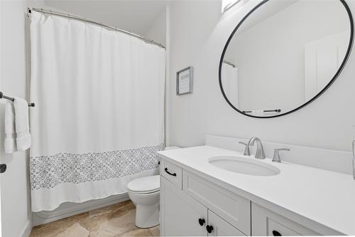 394 Prestwick Lane, Kelowna, BC - Indoor Photo Showing Bathroom