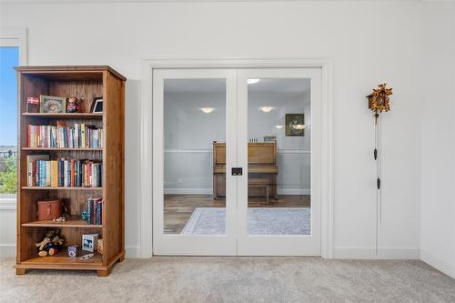 394 Prestwick Lane, Kelowna, BC - Indoor Photo Showing Other Room