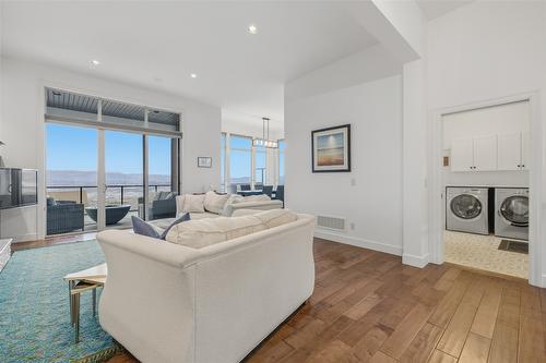 394 Prestwick Lane, Kelowna, BC - Indoor Photo Showing Other Room