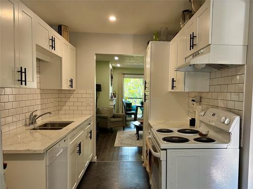 24-9107 62Nd Avenue, Osoyoos, BC - Indoor Photo Showing Kitchen With Double Sink