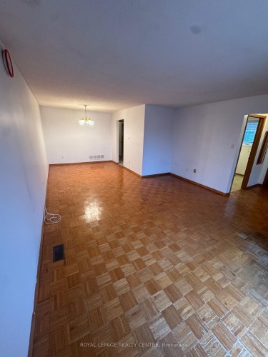 Main-2409 Culver Way, Mississauga, ON 