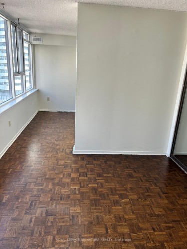 1711-45 Carlton Street, Toronto, ON - Indoor Photo Showing Other Room