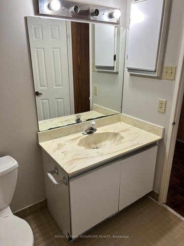 1711-45 Carlton Street, Toronto, ON - Indoor Photo Showing Bathroom