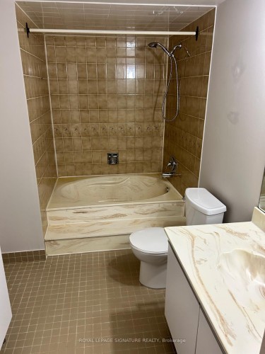 1711-45 Carlton Street, Toronto, ON - Indoor Photo Showing Bathroom