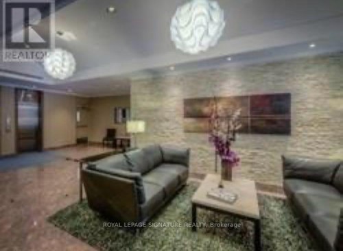 1711-45 Carlton Street, Toronto, ON - Indoor Photo Showing Other Room