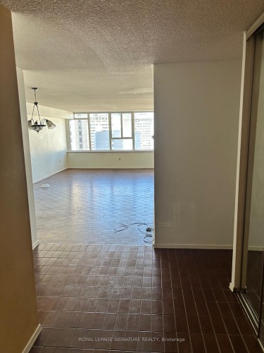 1711-45 Carlton Street, Toronto, ON - Indoor Photo Showing Other Room