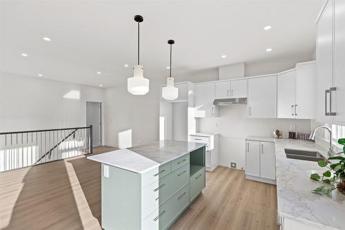 138-2050 Grasslands Boulevard, Kamloops, BC - Indoor Photo Showing Kitchen With Upgraded Kitchen