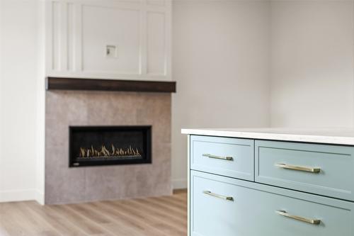 138-2050 Grasslands Boulevard, Kamloops, BC - Indoor Photo Showing Other Room With Fireplace