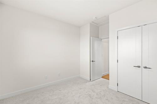 138-2050 Grasslands Boulevard, Kamloops, BC - Indoor Photo Showing Other Room