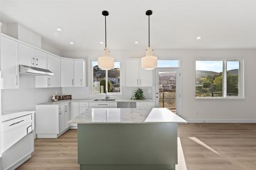 138-2050 Grasslands Boulevard, Kamloops, BC - Indoor Photo Showing Kitchen With Upgraded Kitchen