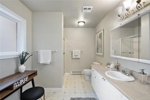 2417 Selwyn Rd, Langford, BC 