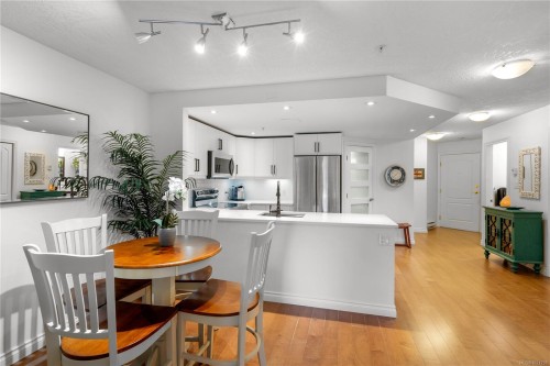 304-1 Buddy Rd, View Royal, BC - Indoor