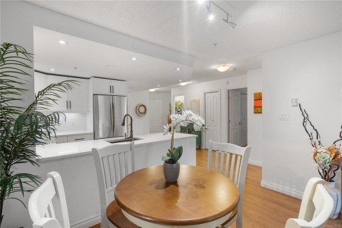 304-1 Buddy Rd, View Royal, BC - Indoor Photo Showing Dining Room