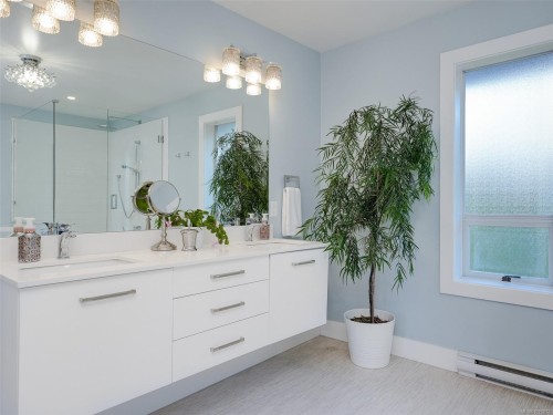 4179 Tuxedo Dr, Saanich, BC 