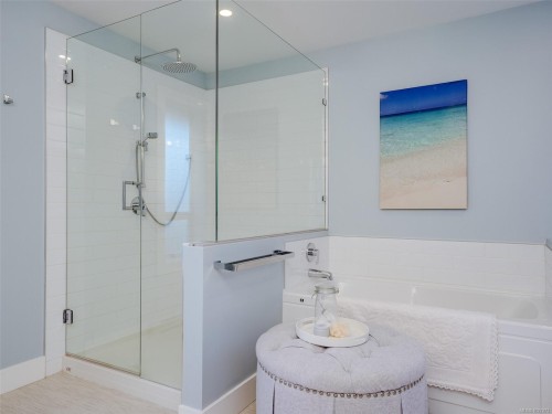 4179 Tuxedo Dr, Saanich, BC 