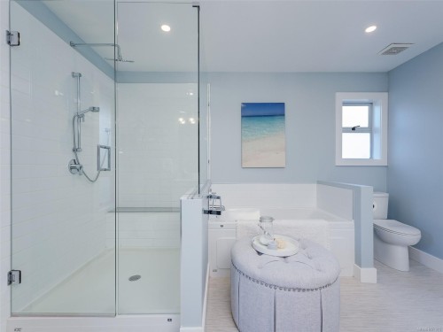 4179 Tuxedo Dr, Saanich, BC 