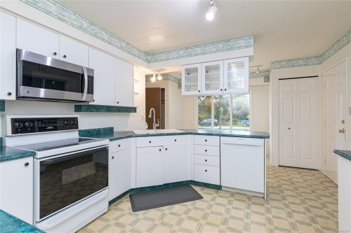 2020 Saltair Pl, Saanich, BC 