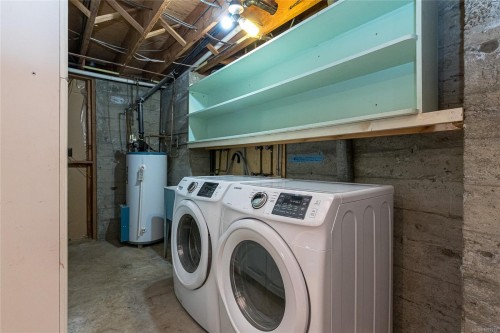 2020 Saltair Pl, Saanich, BC 