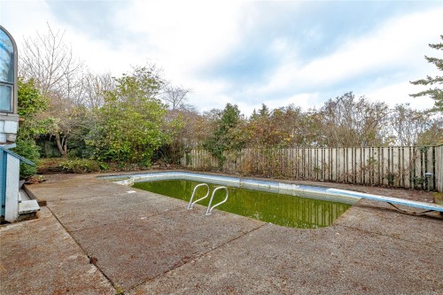 2020 Saltair Pl, Saanich, BC 