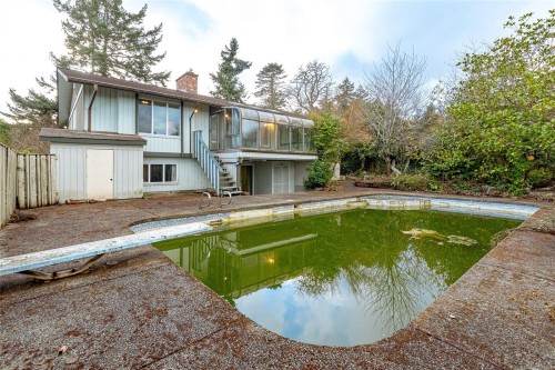 2020 Saltair Pl, Saanich, BC 