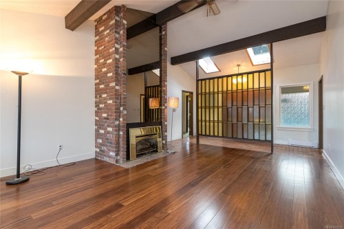 2020 Saltair Pl, Saanich, BC 