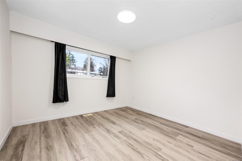 5869 Brier Ave, Duncan, BC 