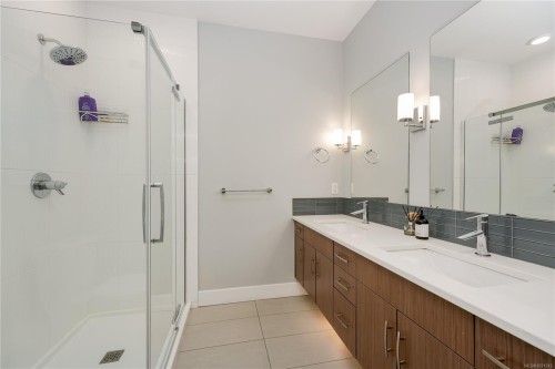 7-4355 Viewmont Ave, Saanich, BC 