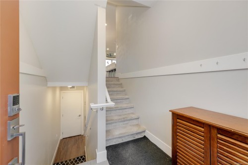 7-4355 Viewmont Ave, Saanich, BC 