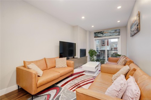 7-4355 Viewmont Ave, Saanich, BC 