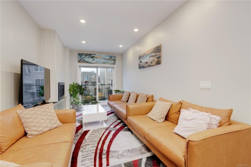 7-4355 Viewmont Ave, Saanich, BC 