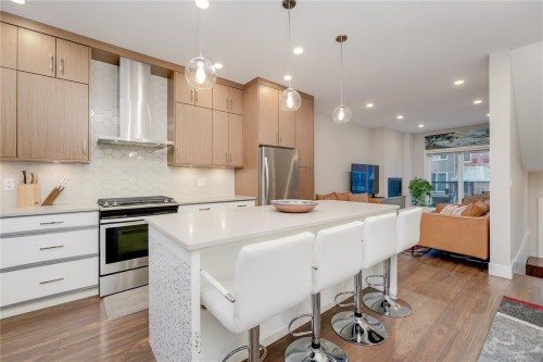 7-4355 Viewmont Ave, Saanich, BC 