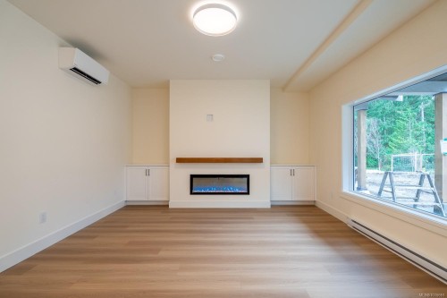 672 Sanderson Rd, Ladysmith, BC - Indoor Photo Showing Other Room With Fireplace