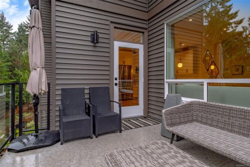 228 Golden Oaks Cres, Nanaimo, BC - Outdoor With Exterior
